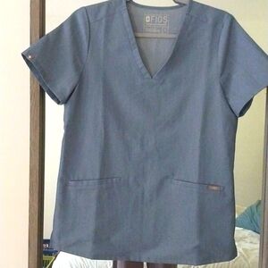 FIGS Casma Three Pocket Scrub Top Heathered Indigo Chambray Blue